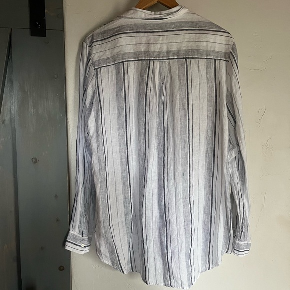 NWT 100% linen boyfriend, button down shirt. Women’s size medium. - Picture 2 of 3